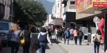 Retan comerciantes las indicaciones de Salud, abren negocios no esenciales