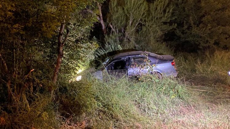 Se lesiona mujer en accidente de auto 