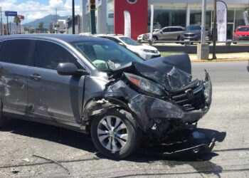 Policía resulta herida en aparatoso choque en Cd. Victoria