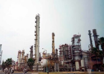 Reportan incendio en refinería de Pemex en Cadereyta, Nuevo León
