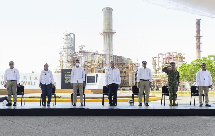 Rehabilitación de refinería de Salina Cruz registra avance del 86%: AMLO