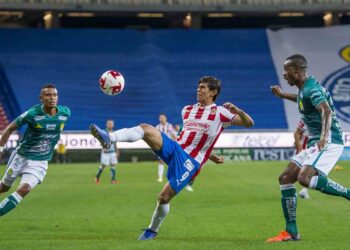 Chivas y León empatan 0-0 en la primera jornada