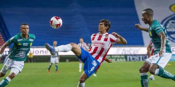 Chivas y León empatan 0-0 en la primera jornada