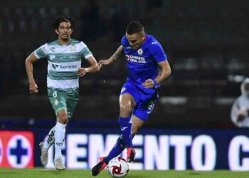 Cruz Azul inicia con el pie derecho; gana 2-0 al Santos