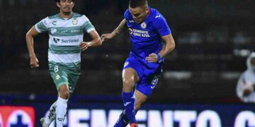Cruz Azul inicia con el pie derecho; gana 2-0 al Santos