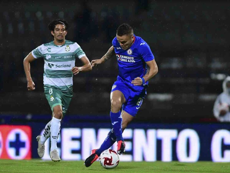 Cruz Azul inicia con el pie derecho; gana 2-0 al Santos