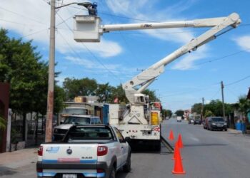 Mejoran alumbrado en espacios públicos de N. Laredo