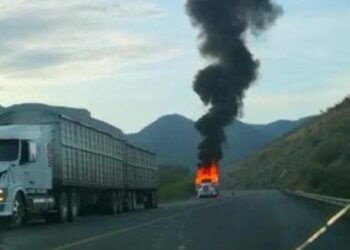 Se quema trailer en carretera Victoria-San Luis Potosí