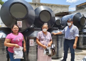 Reciben tinacos 70 familias antorchistas de Jaumave
