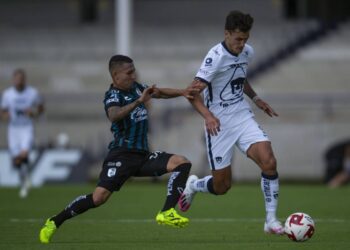 Se impone Pumas de UNAM 3-2 a Gallos de Querétaro