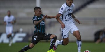 Se impone Pumas de UNAM 3-2 a Gallos de Querétaro