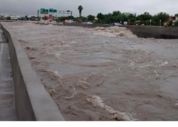 ‘Hanna’ causa caos vial por desbordamiento de río Topo Chico en Nuevo León