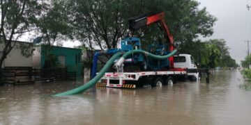 Continúan labores de desagüe y auxilio en colonias de Reynosa