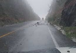 Alertan por deslave en la carretera Nuevo Laredo-Monterrey