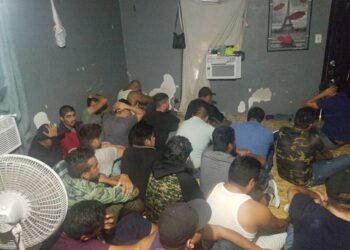 Sheriff asegura 26 indocumentados en casa de seguridad