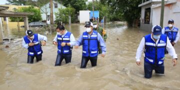 Recorre gobernador colonias afectadas por inundaciones en Reynosa