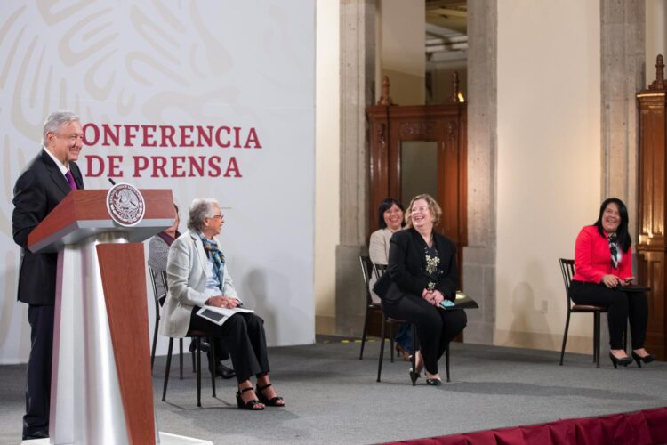 AMLO destaca apoyo sin precedentes a las mujeres