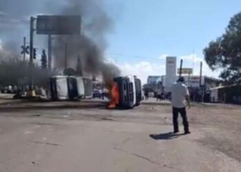 Campesinos queman vehículos de Conagua en Chihuahua