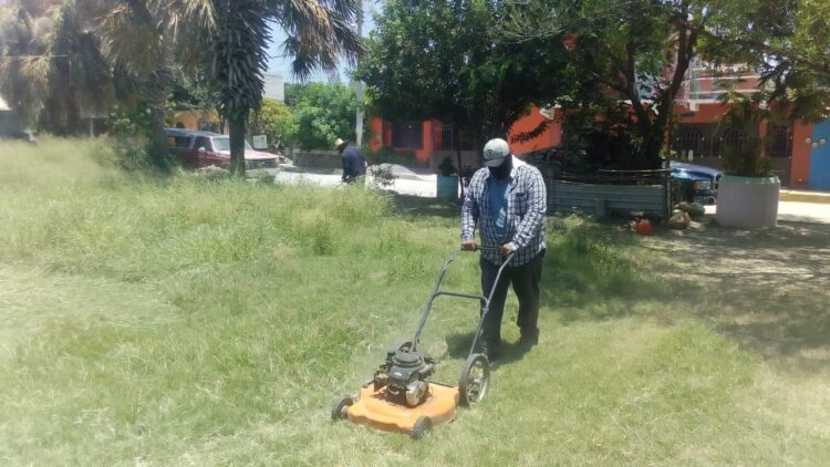 Lleva Ruben Rivera apoyos a colonias de Victoria