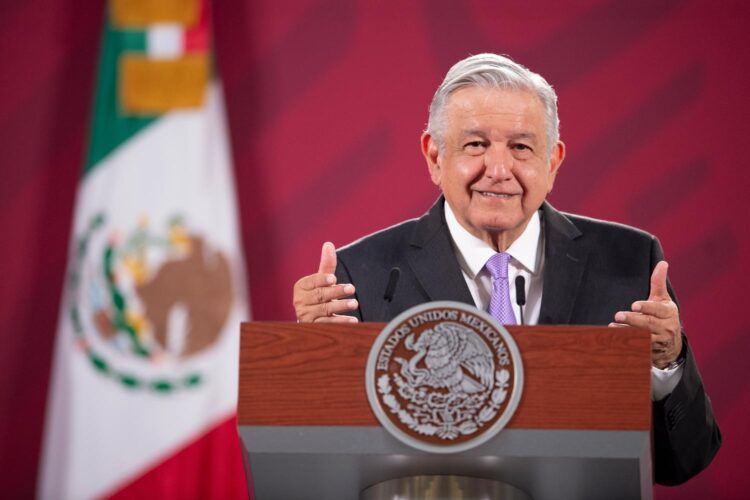 AMLO celebra nueva Ley de Adquisiciones y designa a David León titular de distribuidora de medicamentos