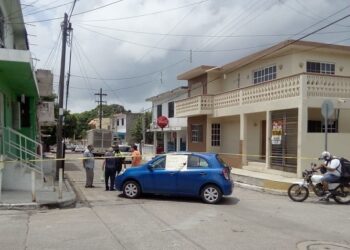 Bloquean calle; CFE los tiene cuatro días sin luz