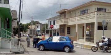 Bloquean calle; CFE los tiene cuatro días sin luz