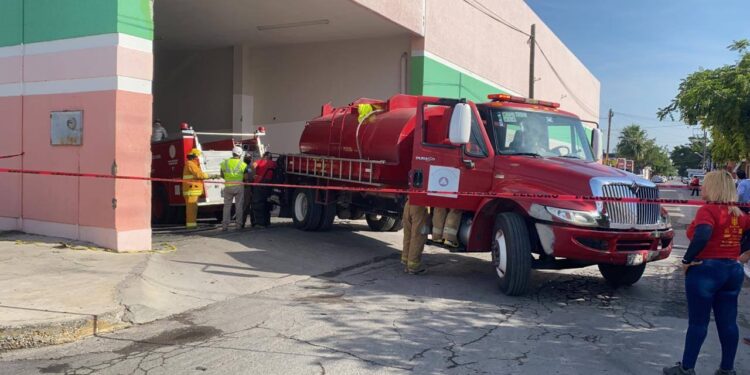 Se incendia bodega de supertienda “GranD Toreo” en Victoria