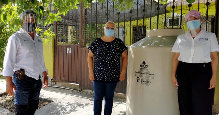 Llegan a Colonias  Miguel Alemán y Del Valle tinacos subsidiados