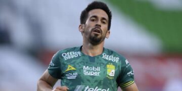 Fernando Navarro anuncia que es positivo por Covid-19