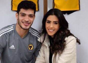 Raúl Jiménez se convierte en papá por primera vez