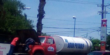 Se descompone pipa de Comapa Victoria y obstruye la Calzada Tamatán