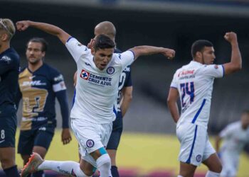 Cruz Azul regresa goleando 4-1 a Pumas