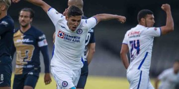 Cruz Azul regresa goleando 4-1 a Pumas
