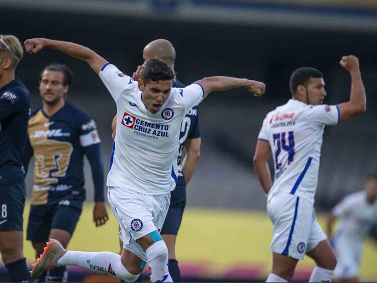 Cruz Azul regresa goleando 4-1 a Pumas