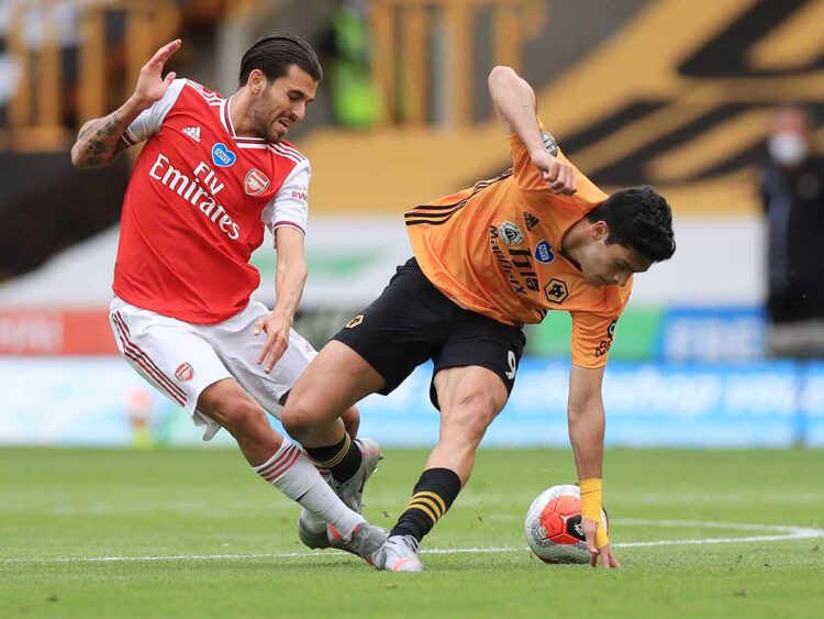 Wolves de Jiménez tropiezan 0-2 ante Arsenal