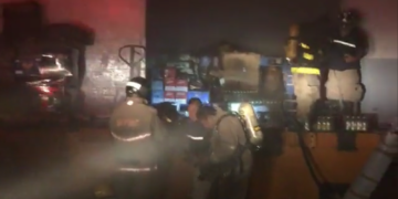 Se incendia bodega de supertienda “GranD Toreo” en Victoria