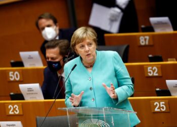 “La pandemia no puede ser combatida con mentiras, el populismo está mostrando sus límites” Merkel
