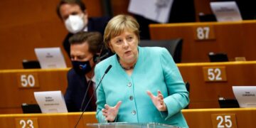 “La pandemia no puede ser combatida con mentiras, el populismo está mostrando sus límites” Merkel