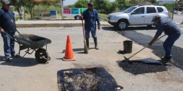 Continúa programa de bacheo en poniente de Victoria