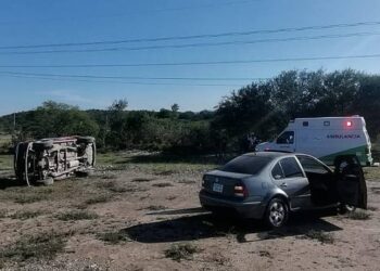 Vuelca jornalero camioneta en carretera Victoria-Tampico