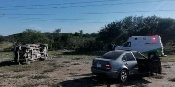 Vuelca jornalero camioneta en carretera Victoria-Tampico