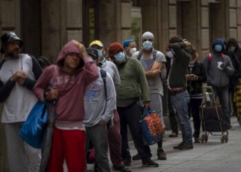 Reforzará Barcelona uso obligatorio de cubrebocas tras rebrote de Covid