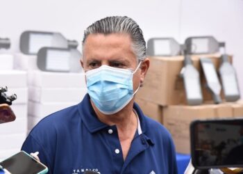 Nader da espalda a comerciantes que se oponen a cierres