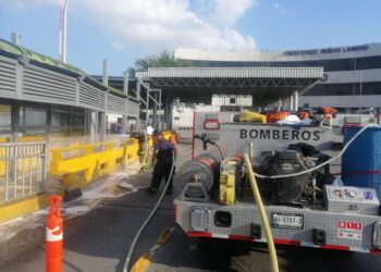 Desinfectan por segunda vez puentes 1 y 2 en Nuevo Laredo