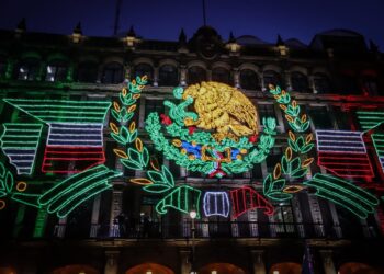 ‘El Grito’ será en el Zócalo con 500 personas y protocolos sanitarios: AMLO