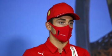 ¡Leclerc choca contra Vettel y deja fuera a Ferrari!