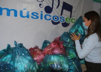 Entregan despensas a familias victorenses en confinamiento