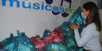 Entregan despensas a familias victorenses en confinamiento