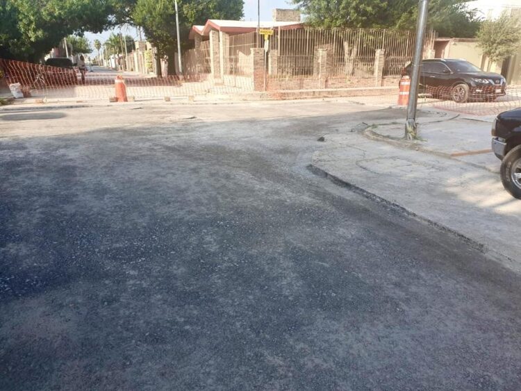 Corrigen socavón de calles Anáhuac y Río Pánuco