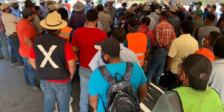Sorgueros levantan bloqueo del puente Reynosa-Pharr, irán a gobernación